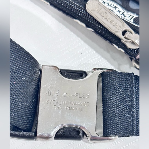 LeSportSac Graphics Long Flat Adjustable Waist Fanny Pack - Picture 5 of 6